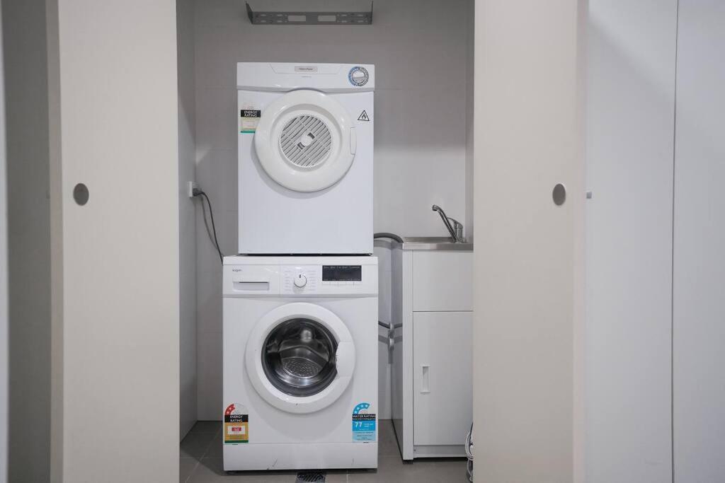 Apartment 16m Stylish 2 Bedroom Abnb In Mascot, 2 Free Parking *