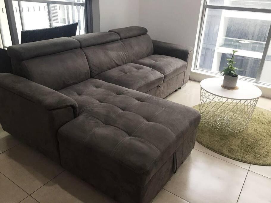 Apartment 16m Stylish 2 Bedroom Abnb In Mascot, 2 Free Parking Sydney