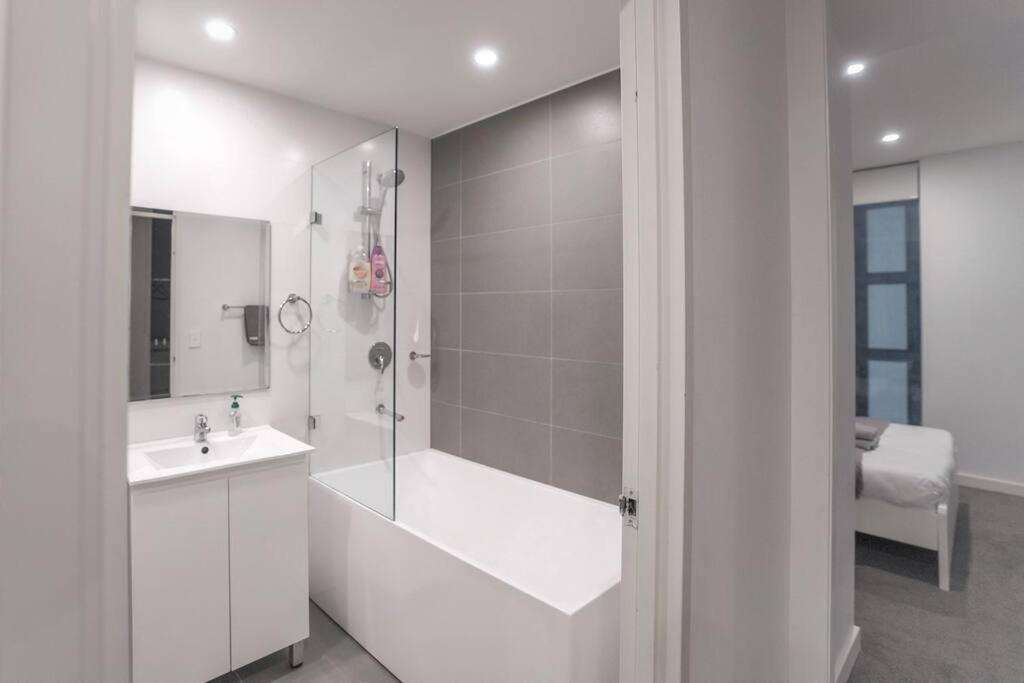 16m Stylish 2 Bedroom Abnb In Mascot, 2 Free Parking