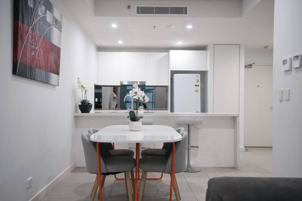 Apartment 16m Stylish 2 Bedroom Abnb In Mascot, 2 Free Parking