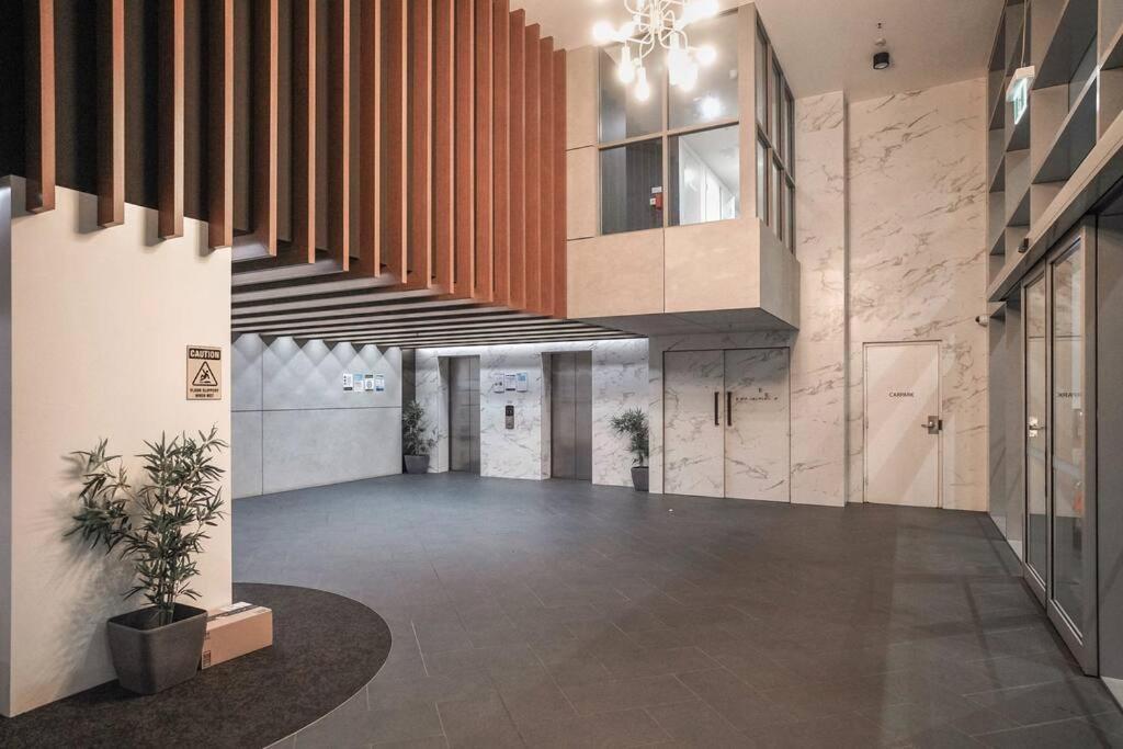 Apartment 16m Stylish 2 Bedroom Abnb In Mascot, 2 Free Parking Sydney